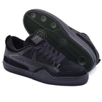 Tênis SKWER FRAME Preto Urbano — par com o solado à mostra